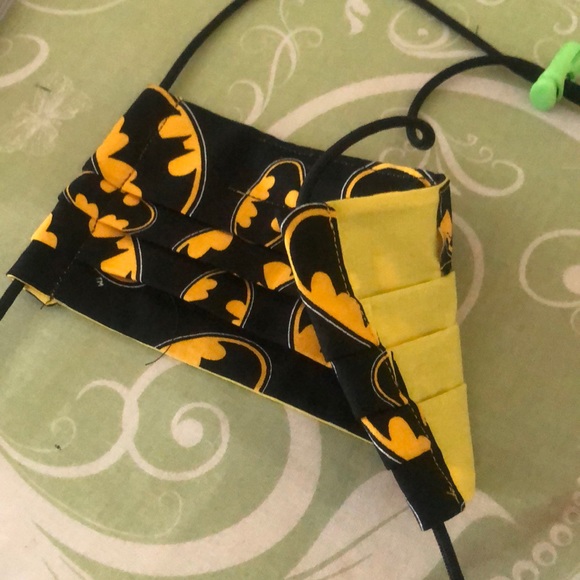Face mask covering - Batman symbol print - Picture 2 of 2